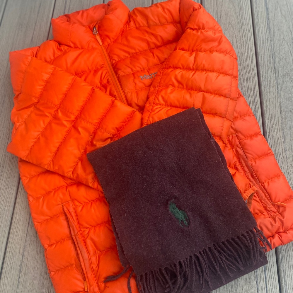 Happy Holidays 🎄 A pre owned Marmot 700 Fill Down Winter Jacket 🥶
